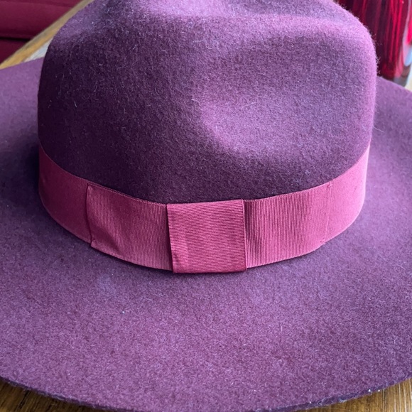 Express Burgundy Wool/Laine Hat - Picture 3 of 6